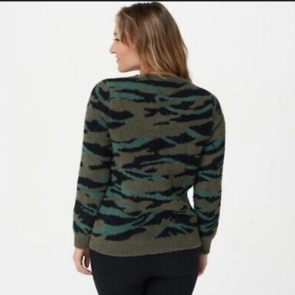 NWOT  Barefoot Dreams CozyChic Zebra PullOver Sweater - Picture 2 of 5